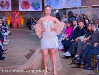 Viterbo - La prima edizione di Donne in Fiore, la sfilata di moda degli stilisti internazionali