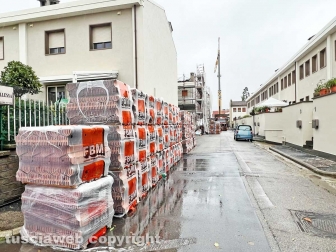 La strada ripulita dal ponteggio