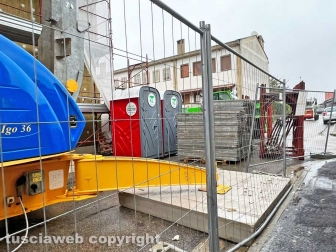 La strada ripulita dal ponteggio