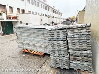 La strada ripulita dal ponteggio
