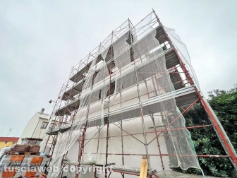 La strada ripulita dal ponteggio