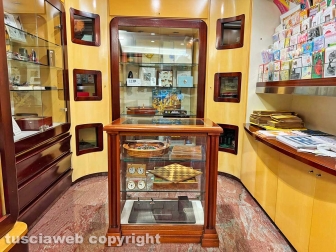 Viterbo - La tabaccheria di Saul Pallotta e Adonella Briscia