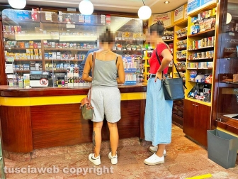 Viterbo - La tabaccheria di Saul Pallotta e Adonella Briscia