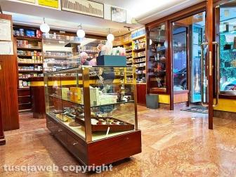 Viterbo - La tabaccheria di Saul Pallotta e Adonella Briscia