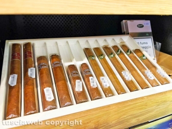 Viterbo - La tabaccheria di Saul Pallotta e Adonella Briscia