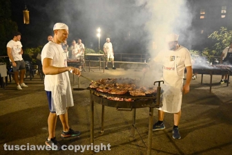 Santa Rosa - Pienone per la terza cena con i facchini - La cucina