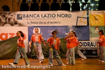 Santa Rosa - Pienone per la terza cena con i facchini - La serata dedicata alla danza