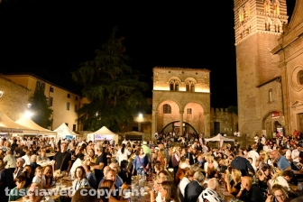 Santa Rosa - Pienone per la terza cena con i facchini