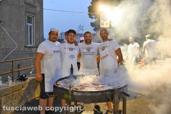 Santa Rosa - Pienone per la terza cena con i facchini - La cucina