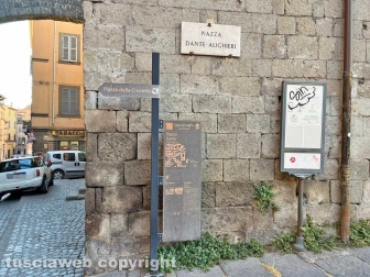 La tomba di piazza Dante