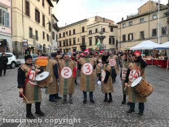 La tombola vivente in piazza del comune