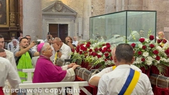 Viterbo - La traslazione del corpo incorrotto di Santa Rosa per le vie della città