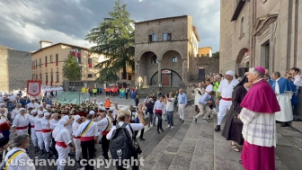Viterbo - La traslazione del corpo incorrotto di Santa Rosa per le vie della città