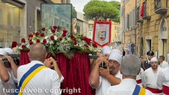 Viterbo - La traslazione del corpo incorrotto di Santa Rosa per le vie della città