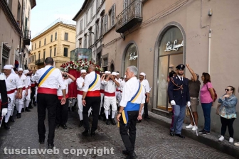 Viterbo - La traslazione del corpo incorrotto di Santa Rosa per le vie della città