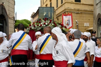 Viterbo - La traslazione del corpo incorrotto di Santa Rosa per le vie della città