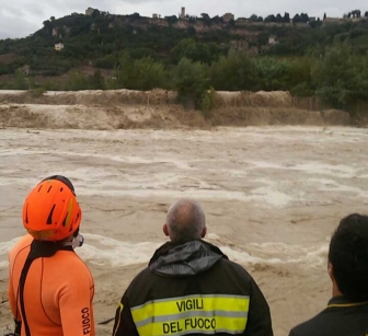 Maltempo - La Tuscia sotto l'acqua - Il salvataggio
