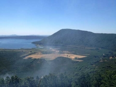 La Valle di Vico ancora in fiamme