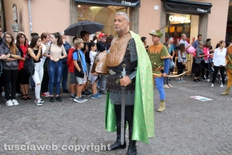 La vestizione del corteo storico e la partenza