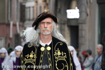 La vestizione del corteo storico e la partenza