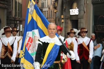 La vestizione del corteo storico e la partenza