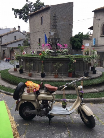 La via dei fiori a Pianoscarano