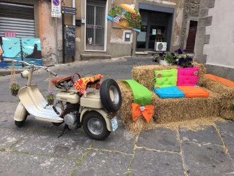 La via dei fiori a Pianoscarano