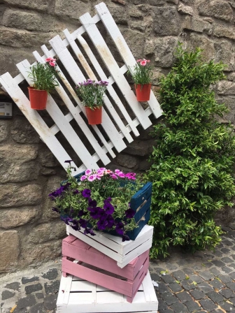 La via dei fiori a Pianoscarano