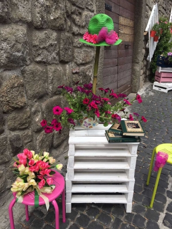 La via dei fiori a Pianoscarano