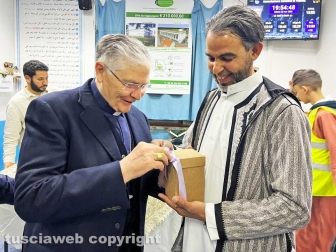 La visita del vescovo in moschea