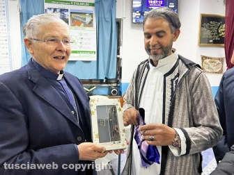 La visita del vescovo in moschea