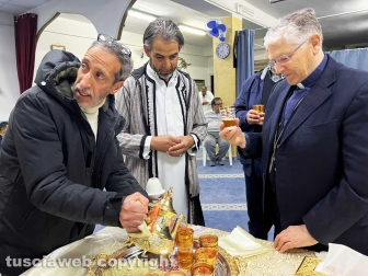La visita del vescovo in moschea