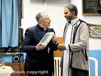 La visita del vescovo in moschea
