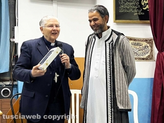 La visita del vescovo in moschea
