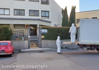 Viterbo - La bonifica e il ritiro dei rifiuti alla casa dello studente di via Cardarelli