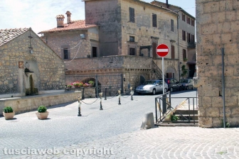 Tarquinia - La ztl in centro storico