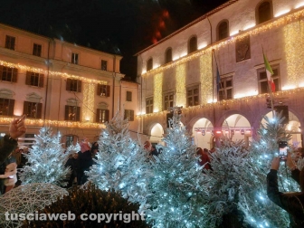 Viterbo - L'accensione dell'albero di Natale a piazza del Comune