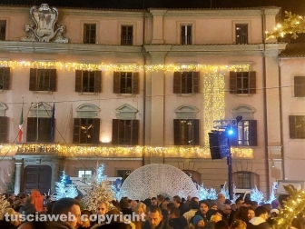 Viterbo - L'accensione dell'albero di Natale a piazza del Comune