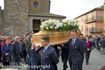 Femminicidio-suicidio a Orte - I funerali di Silvia Tabacchi a Vasanello