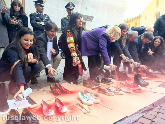 Viterbo - "L’amore non ti schiaccia”, giornata contro la violenza di genere