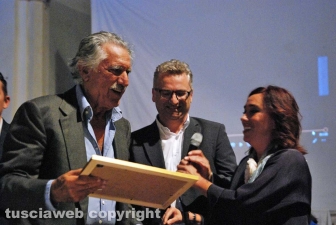 Lando Buzzanca riceve una targa