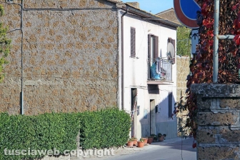 L'appartamento incendiato a Grotte santo Stefano