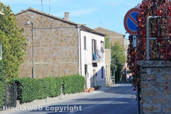 L'appartamento incendiato a Grotte santo Stefano