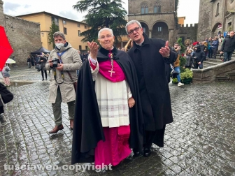 Il nuovo vescovo Orazio Francesco Piazza ha fatto il suo ingresso ufficiale in diocesi
