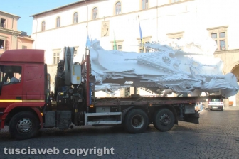 L'arrivo di Gloria e il montaggio