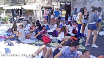 L\'attesa per il trasporto di Gloria