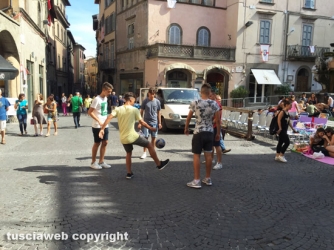 L\'attesa per il trasporto di Gloria