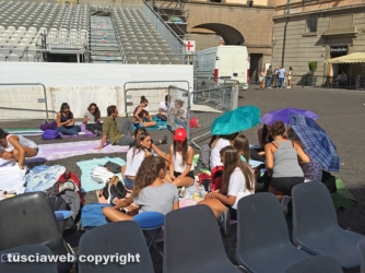 L\'attesa per il trasporto di Gloria