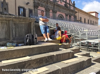 L\'attesa per il trasporto di Gloria