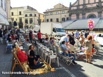 L\'attesa per il trasporto di Gloria